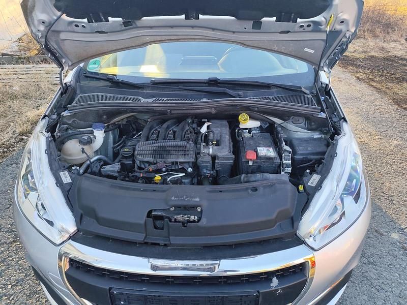Gebraucht Peugeot 208 Style 82 PS (60 kW) 2017 Silber Kleinwagen