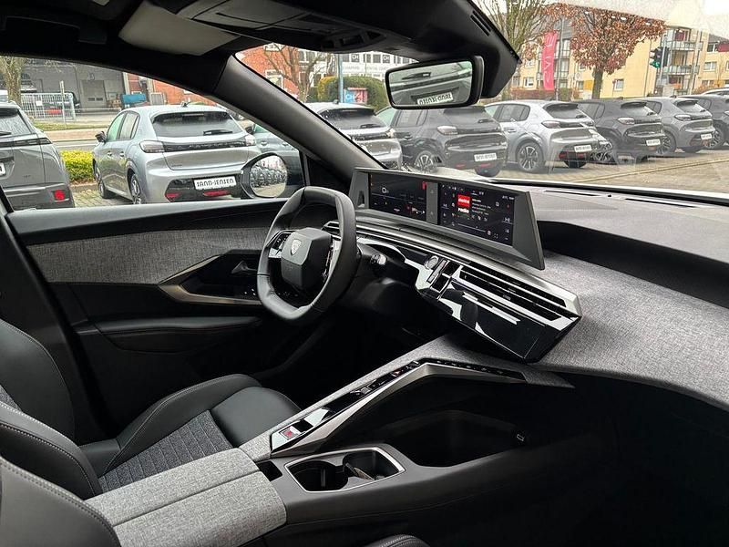 Neu Peugeot 5008 Allure 145 PS (106 kW) 2025 Okenit weiss metallic SUV