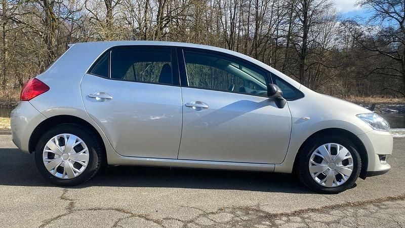 Silber Gebraucht 2009 Toyota Auris Sol Limousine | 3.490 € (Guter Preis) - Bild 1/4