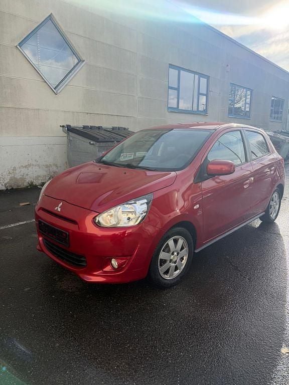 Gebraucht Mitsubishi Space Star 80 PS (58 kW) 2014 Rot Van / Kleinbus