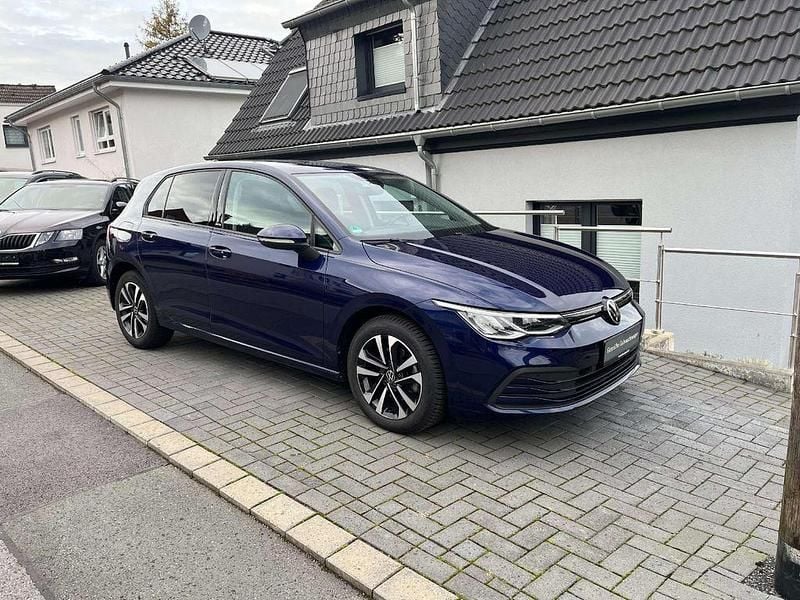 Blau Gebraucht 2021 VW Golf VIII United Limousine | 20.995 € (Superpreis) - Bild 1/4