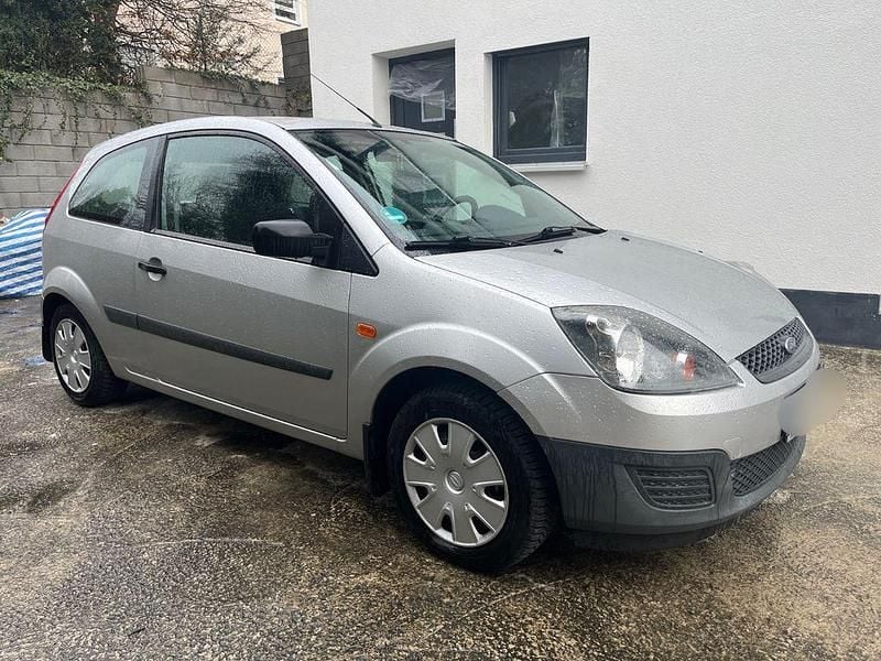 Gebraucht Ford Fiesta Trend 80 PS (58 kW) 2006 Silber Kleinwagen