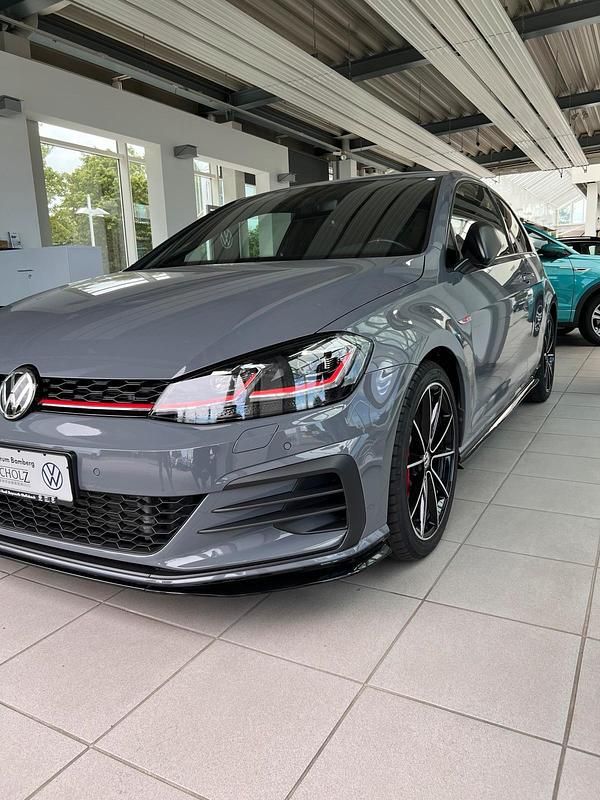 Grau Gebraucht 2019 VW Golf VII Pure Limousine | 29.999 € (Etwas zu teuer) - Bild 1/4