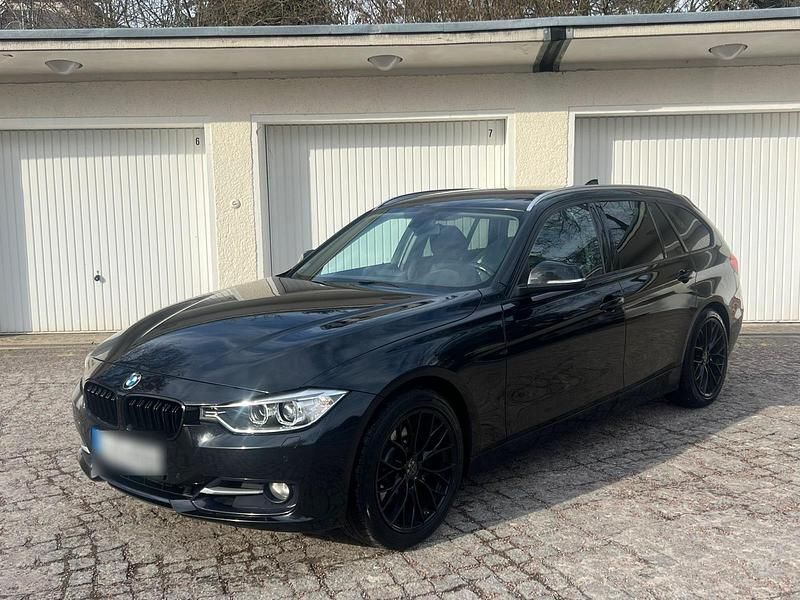 Gebraucht BMW 330 Sport Line 258 PS (189 kW) 2013 Schwarz Kombi