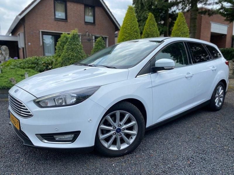 Używany Ford Focus Titanium 120 KM (88 kW) 2018 Biały Sedan/Limuzyna