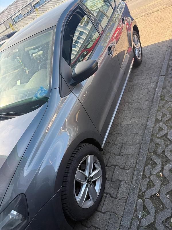 Gebraucht VW Polo 69 PS (50 kW) 2013 Grau Kleinwagen