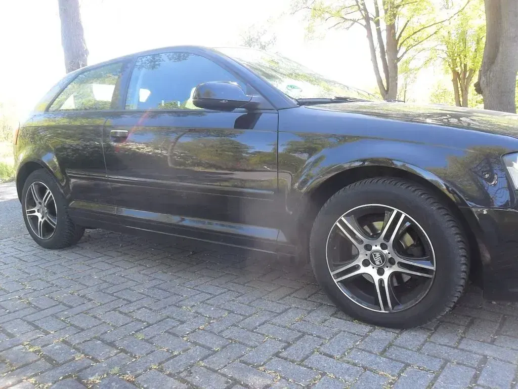 Gebraucht Audi A3 Attraction 105 PS (77 kW) 2011 Schwarz Kleinwagen