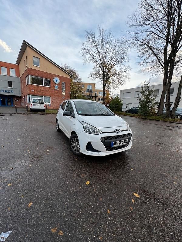 Weiß Gebraucht 2017 Hyundai i10 Kleinwagen | 4.500 € (Superpreis) - Bild 1/4