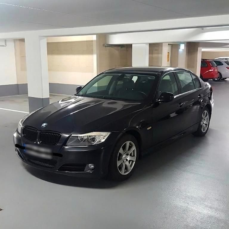 Gebraucht BMW 320 170 PS (125 kW) 2009 Schwarz Limousine