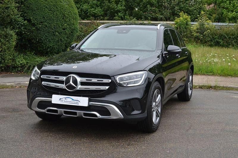 Schwarz Gebraucht 2021 Mercedes GLC220 Business SUV | 25.888 € (Superpreis) - Bild 1/4