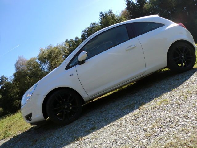 Gebraucht Opel Corsa Color Edition 118 PS (86 kW) 2010 Weiß Kleinwagen