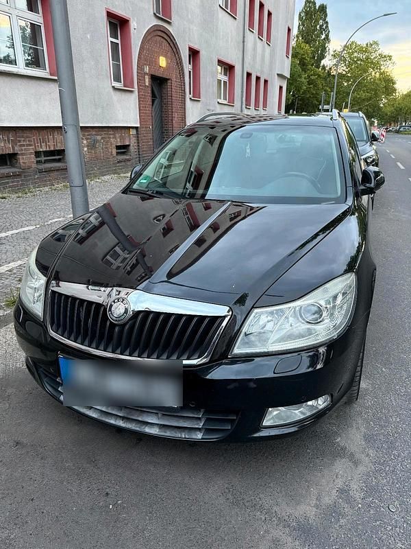 Schwarz Gebraucht 2009 Skoda Octavia Kombi | 3.800 € (Etwas zu teuer) - Bild 1/4