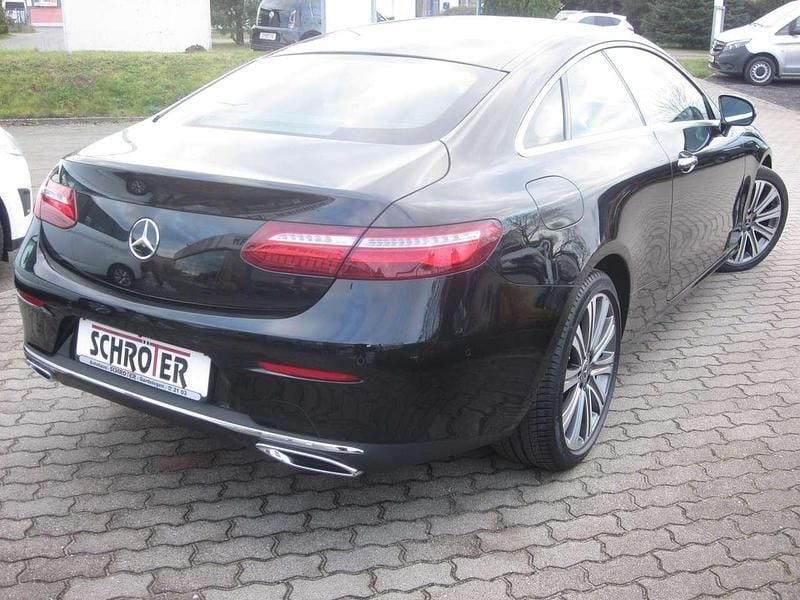 Gebraucht Mercedes E200 Avantgarde 184 PS (135 kW) 2017 Obsidian black  metallic pain Coupé