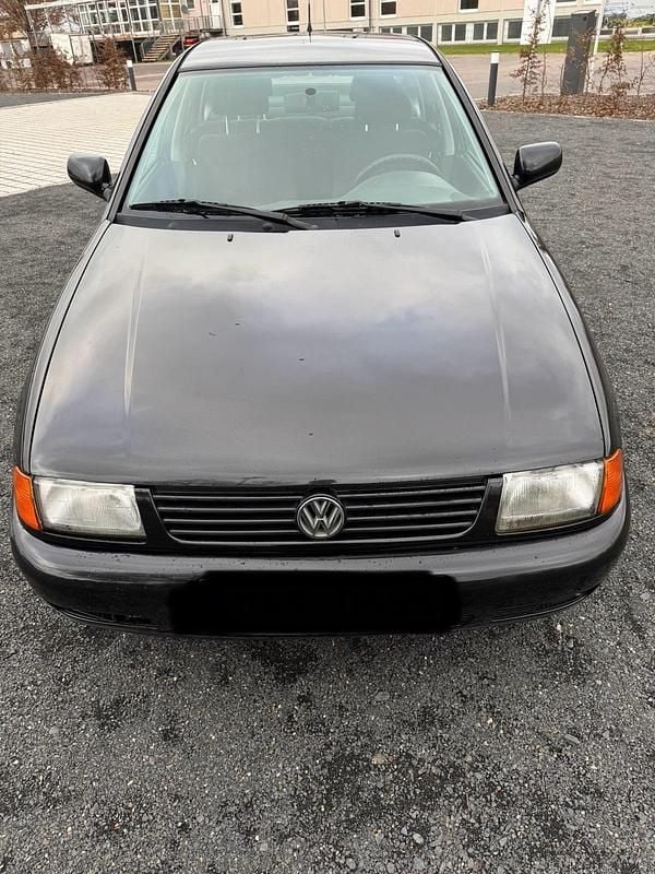 Schwarz Gebraucht 1998 VW Polo Classicline Limousine | 999 € (Guter Preis) - Bild 1/4