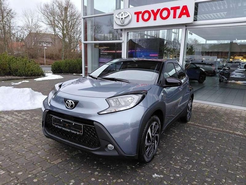 Neu Toyota Aygo X 72 PS (52 kW) 2025 Celestite grey metallic / nigh SUV