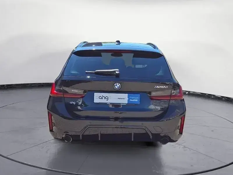 Gebraucht BMW 320e M Sport 204 PS (150 kW) 2023 Schwarz Kombi