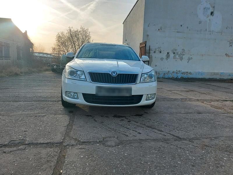 Gebraucht Skoda Octavia 160 PS (117 kW) 2011 Weiß Kombi
