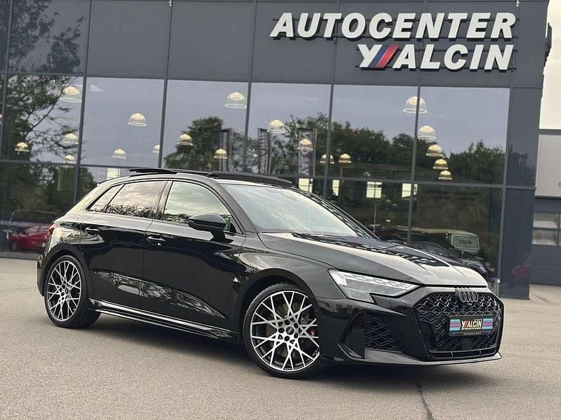 Mythosschwarz metallic Gebraucht 2025 Audi RS3 Sport Kleinwagen | 66.790 € (Fairer Preis) - Bild 1/4