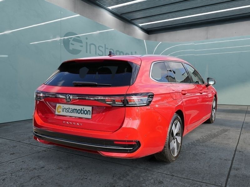Gebraucht VW Passat 150 PS (110 kW) 2024 Rot Kombi