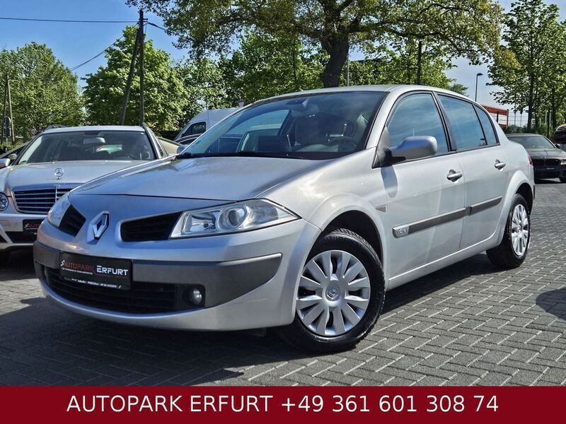 Platingrau Gebraucht 2007 Renault Mégane II Privilege Limousine | 4.890 € (Teuer) - Bild 1/4