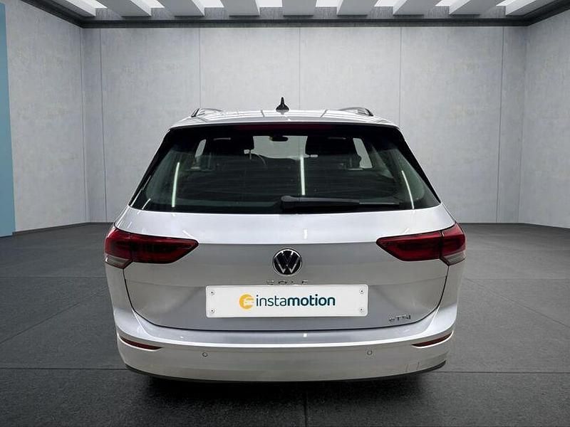 Gebraucht VW Golf VIII 150 PS (110 kW) 2022 Silber Kombi