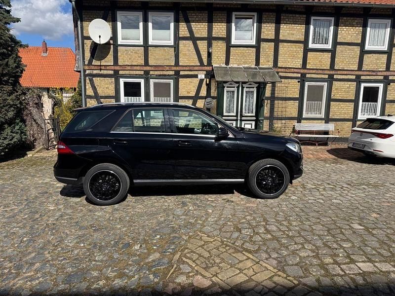 Gebraucht Mercedes ML350 258 PS (189 kW) 2012 Schwarz SUV