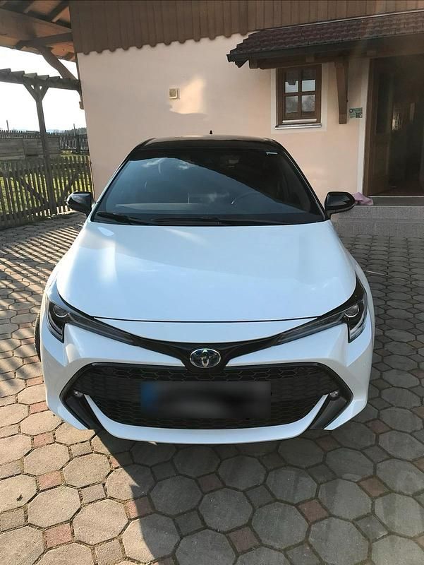 Gebraucht Toyota Corolla Hybrid 140 PS (102 kW) 2020 Weiß Limousine