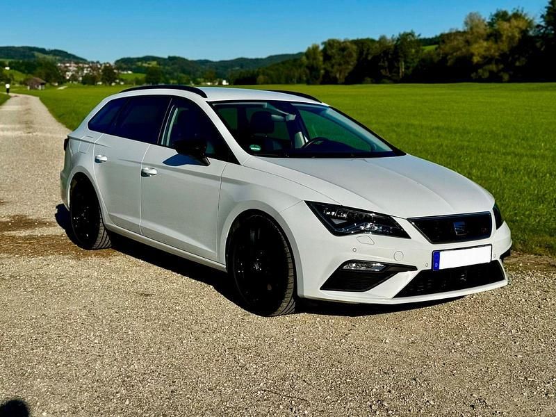Weiß Gebraucht 2020 Seat Leon ST FR Kombi | 17.750 € (Superpreis) - Bild 1/4