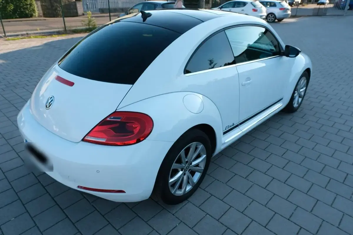 Gebraucht VW Beetle CLUB 110 PS (80 kW) 2015 Weiß Kleinwagen