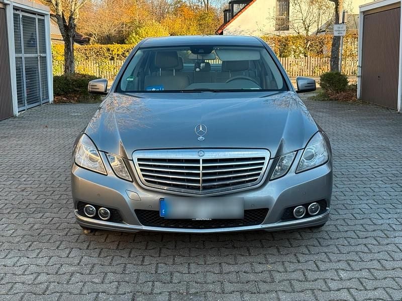 Silber Gebraucht 2011 Mercedes E350 Limousine | 11.450 € (Fairer Preis) - Bild 1/4