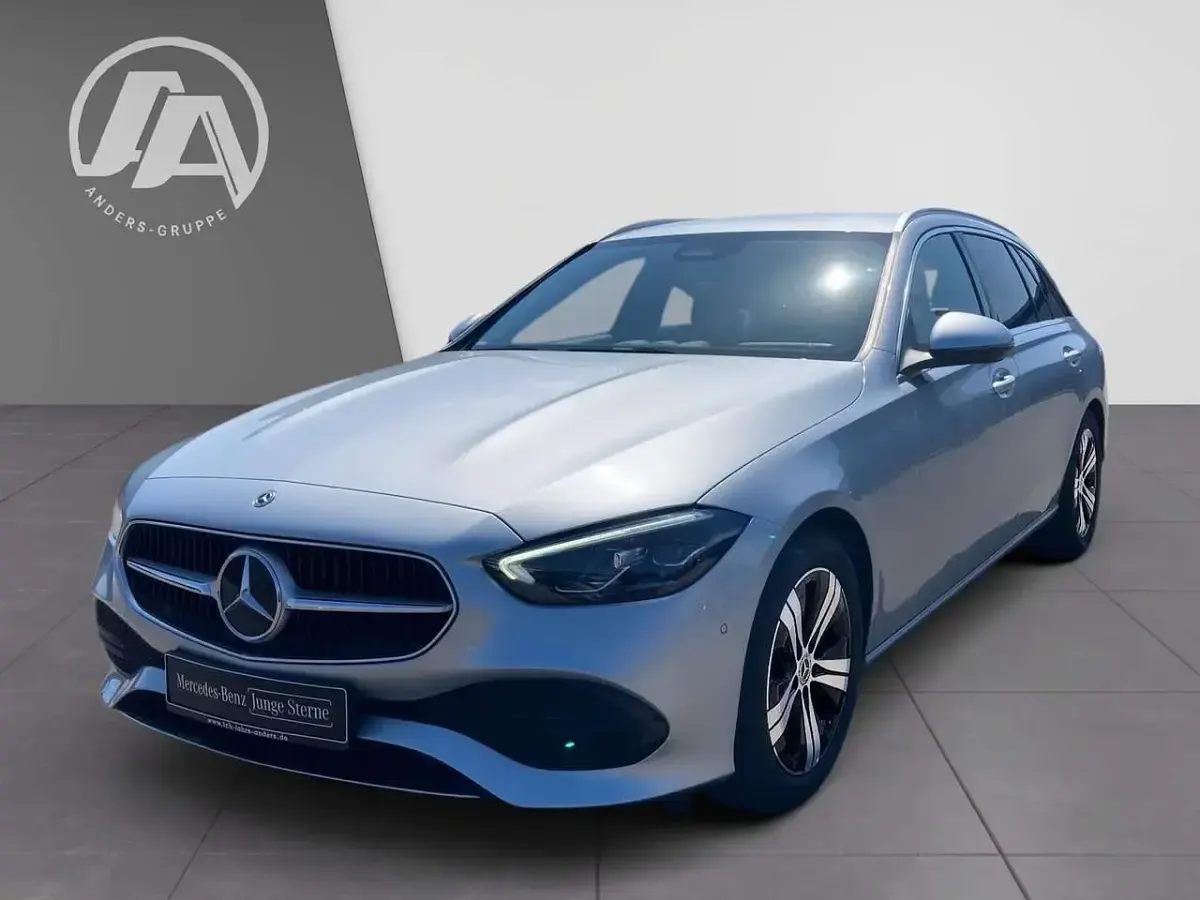 Gebraucht Mercedes C220 200 PS (147 kW) 2023 Silberlack hightechsilber Limousine
