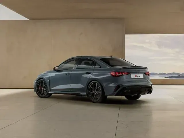 Neu Audi RS3 Sport 400 PS (294 kW) 2026 Grau Limousine