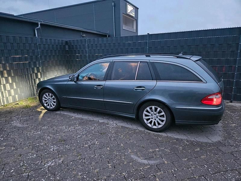 Grau Gebraucht 2007 Mercedes E320 Avantgarde Kombi | 6.000 € (Guter Preis) - Bild 1/4