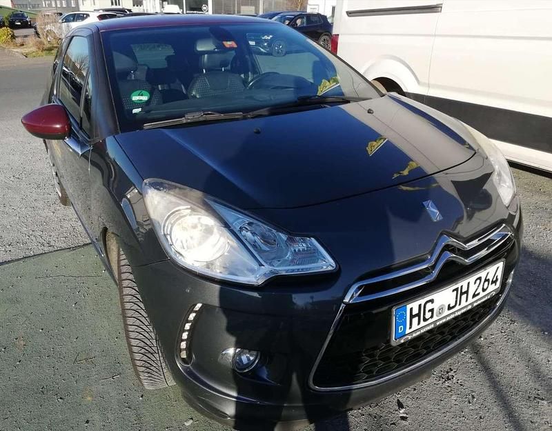 Grau Gebraucht 2012 Citroën DS3 So Chic Kleinwagen | 3.800 € (Guter Preis) - Bild 1/4