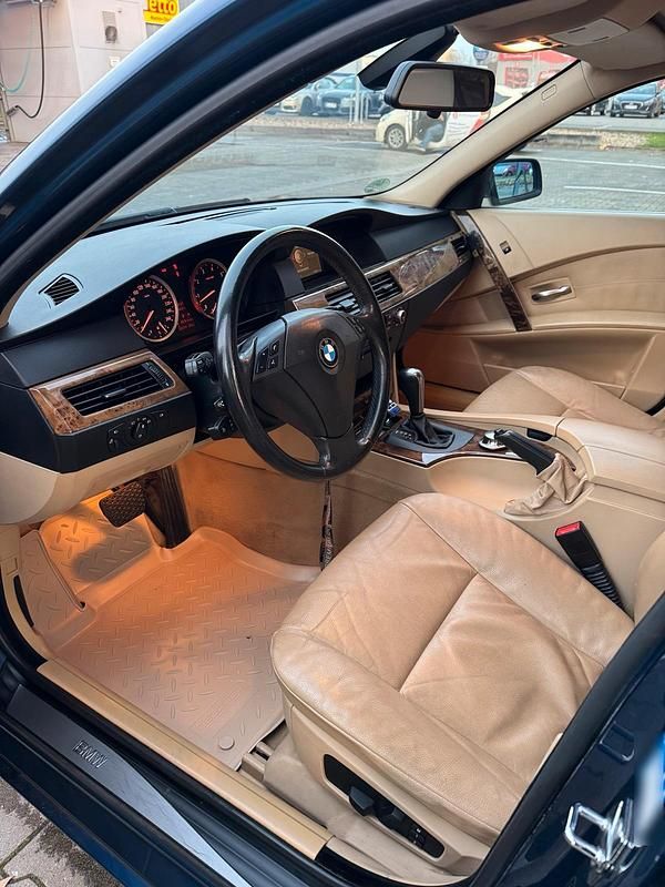 Gebraucht BMW 523 177 PS (130 kW) 2005 Blau Limousine