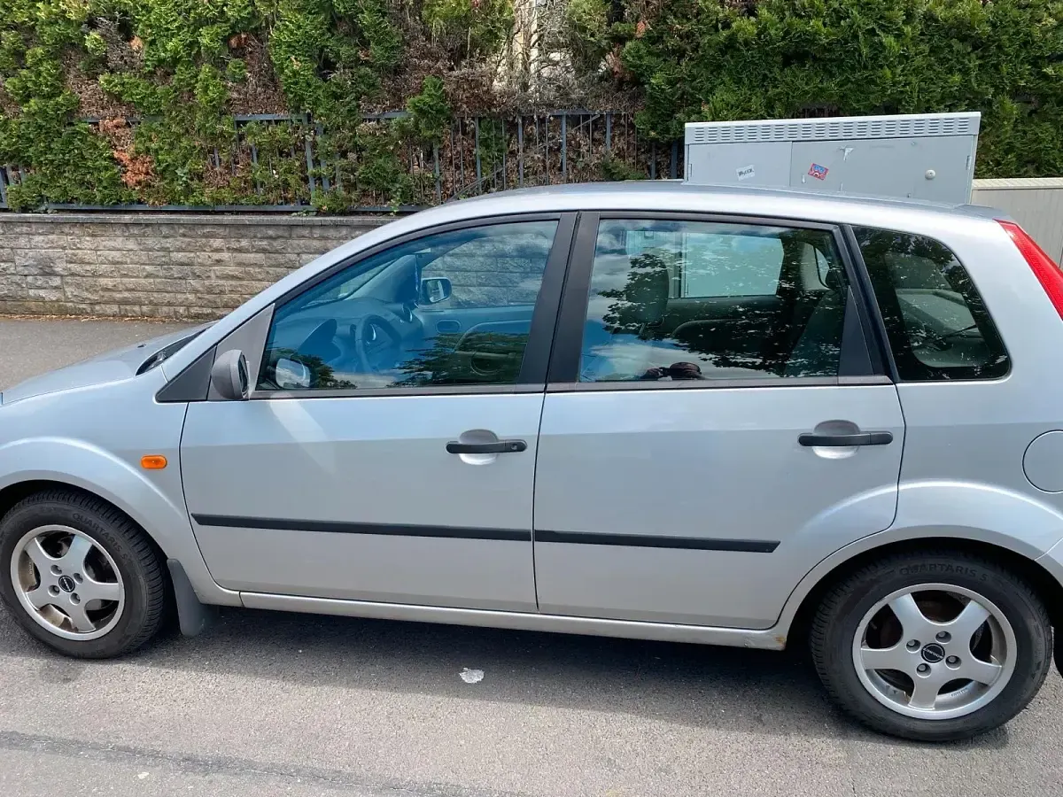 Gebraucht Ford Fiesta 79 PS (58 kW) 2003 Grau Kleinwagen