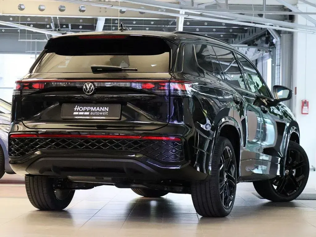 Neu VW Tayron R-line 193 PS (141 kW) 2026 Grenadillschwarz metallic SUV