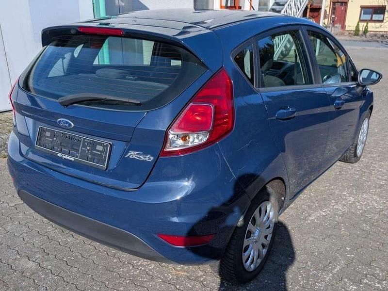 Gebraucht Ford Fiesta Trend 60 PS (44 kW) 2015 Blau Limousine