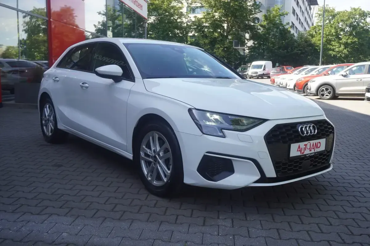 Gebraucht Audi A3 Sportback e-tron Basis 204 PS (150 kW) 2022 Weiß Kleinwagen