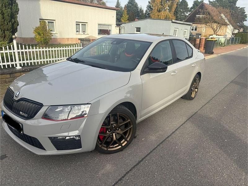 Grau Gebraucht 2014 Skoda Octavia RS Limousine | 5.990 € (Superpreis) - Bild 1/4