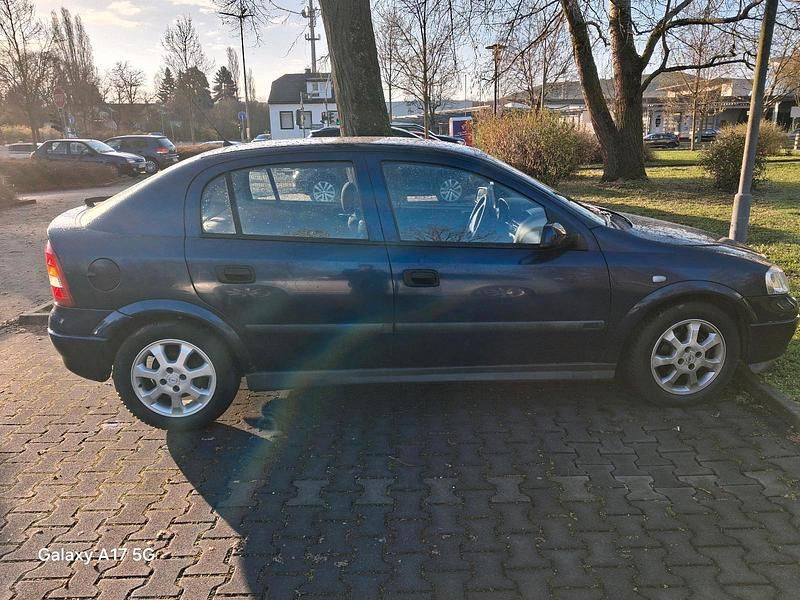 Gebraucht Opel Astra 90 PS (66 kW) 2001 Blau Limousine