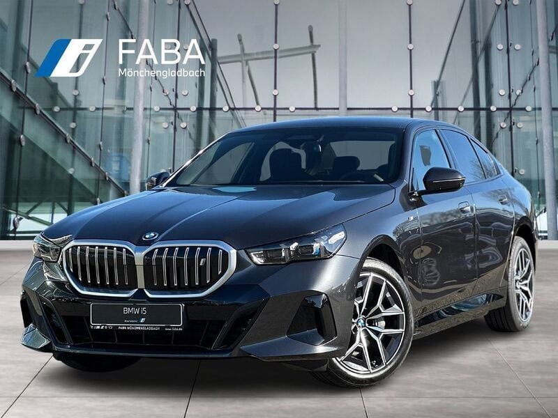 Grau Neu 2025 BMW i5 M Sport Limousine | 65.690 € (Guter Preis) - Bild 1/4