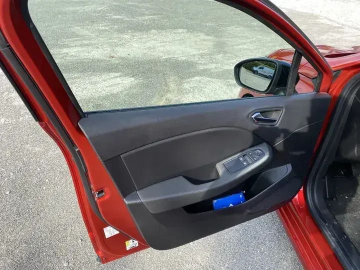 Gebraucht Renault Clio V Zen 91 PS (66 kW) 2022 Rot Kleinwagen
