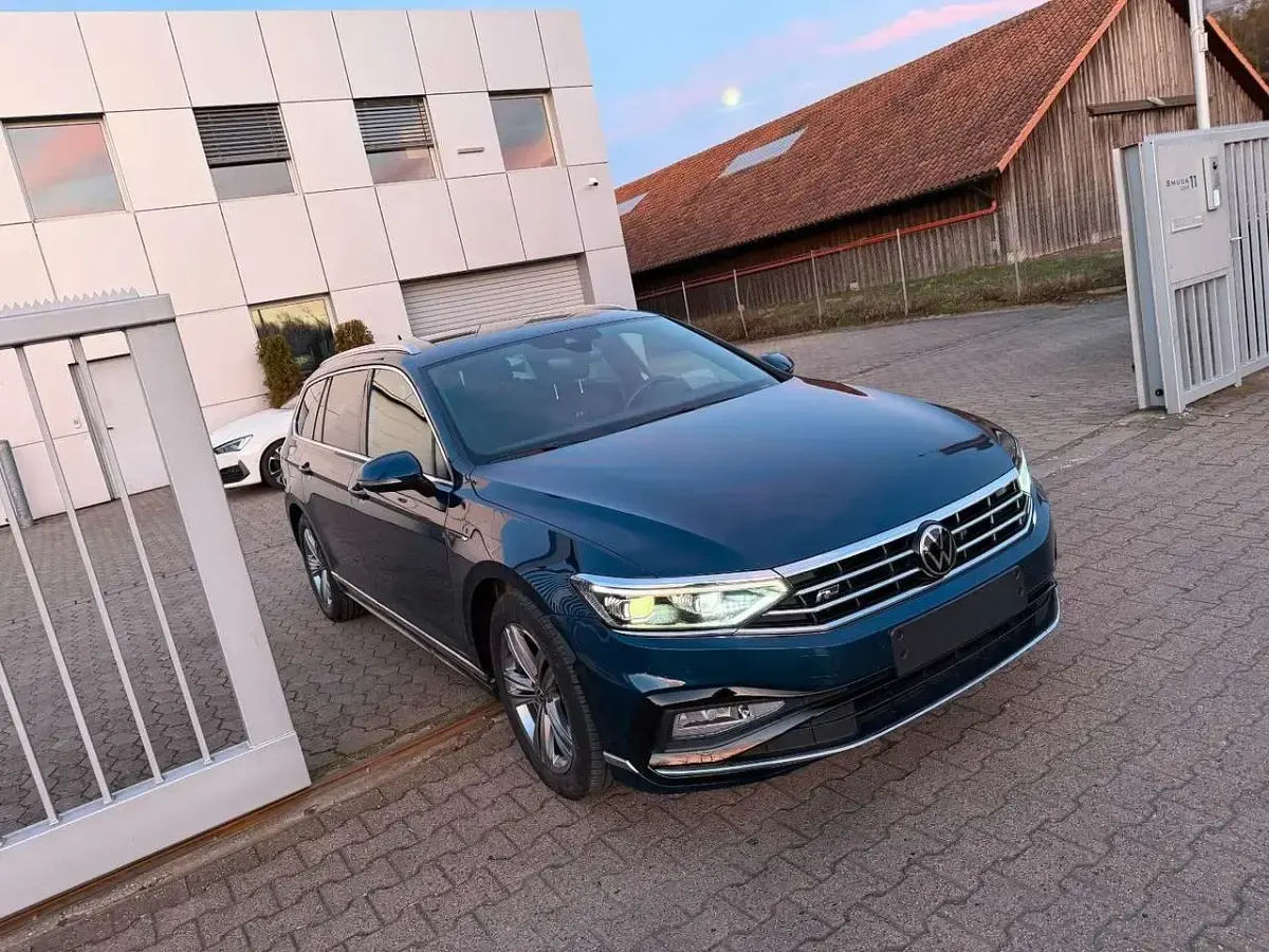 Gebraucht VW Passat Business 200 PS (147 kW) 2023 Blau Kombi