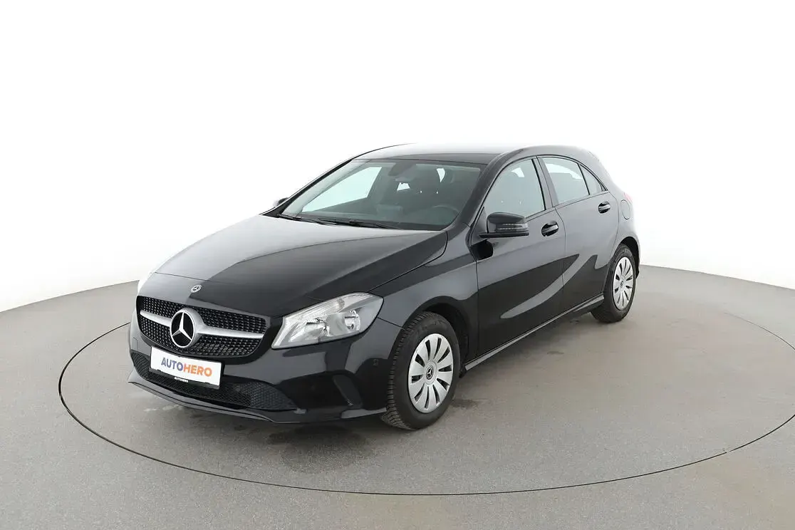 Gebraucht Mercedes A180 109 PS (80 kW) 2018 Limousine