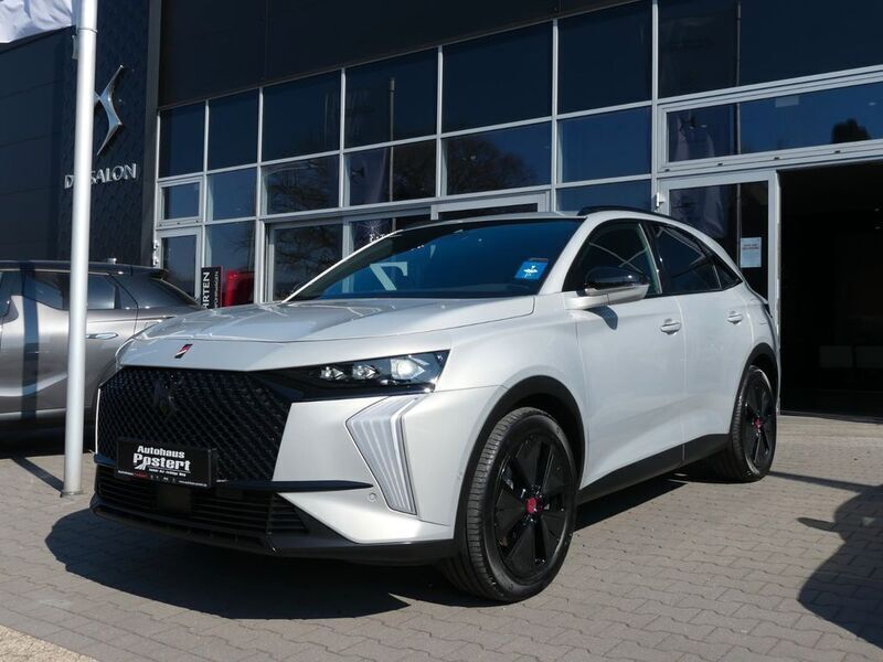 Grau Gebraucht 2024 DS Automobiles DS7 Crossback SUV | 37.780 € (Teuer) - Bild 1/4
