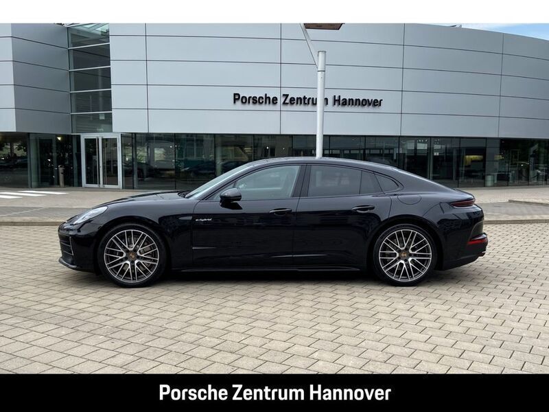 Gebraucht Porsche Panamera 470 PS (345 kW) 2024 Tiefschwarzmetallic Kleinwagen