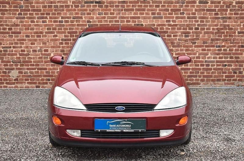 Gebraucht Ford Focus 116 PS (85 kW) 2000 Rot Limousine