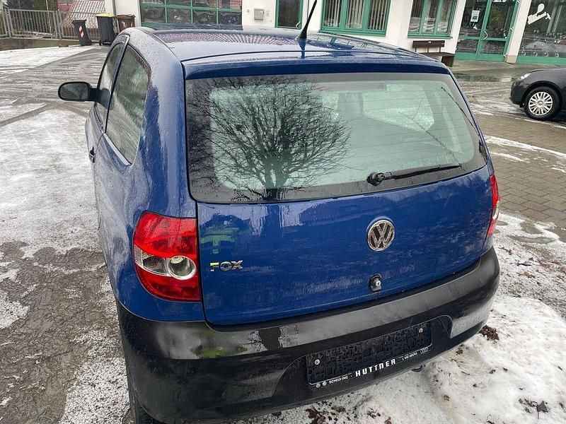Gebraucht VW Fox Basis 60 PS (44 kW) 2011 Blau Kleinwagen