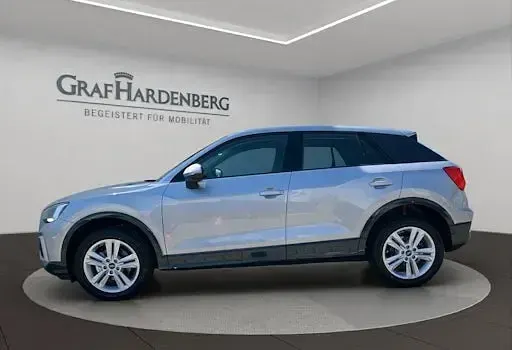 Neu Audi Q2 Advanced Plus 150 PS (110 kW) 2026 Silber SUV